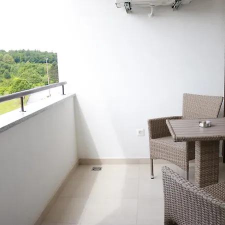 Apartment Queen Karlovac Exterior photo